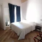 Iris Bed & Breakfast 3*