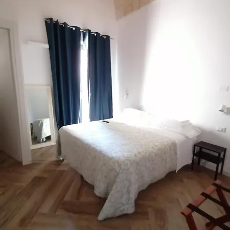 Iris Bed and breakfast 3*